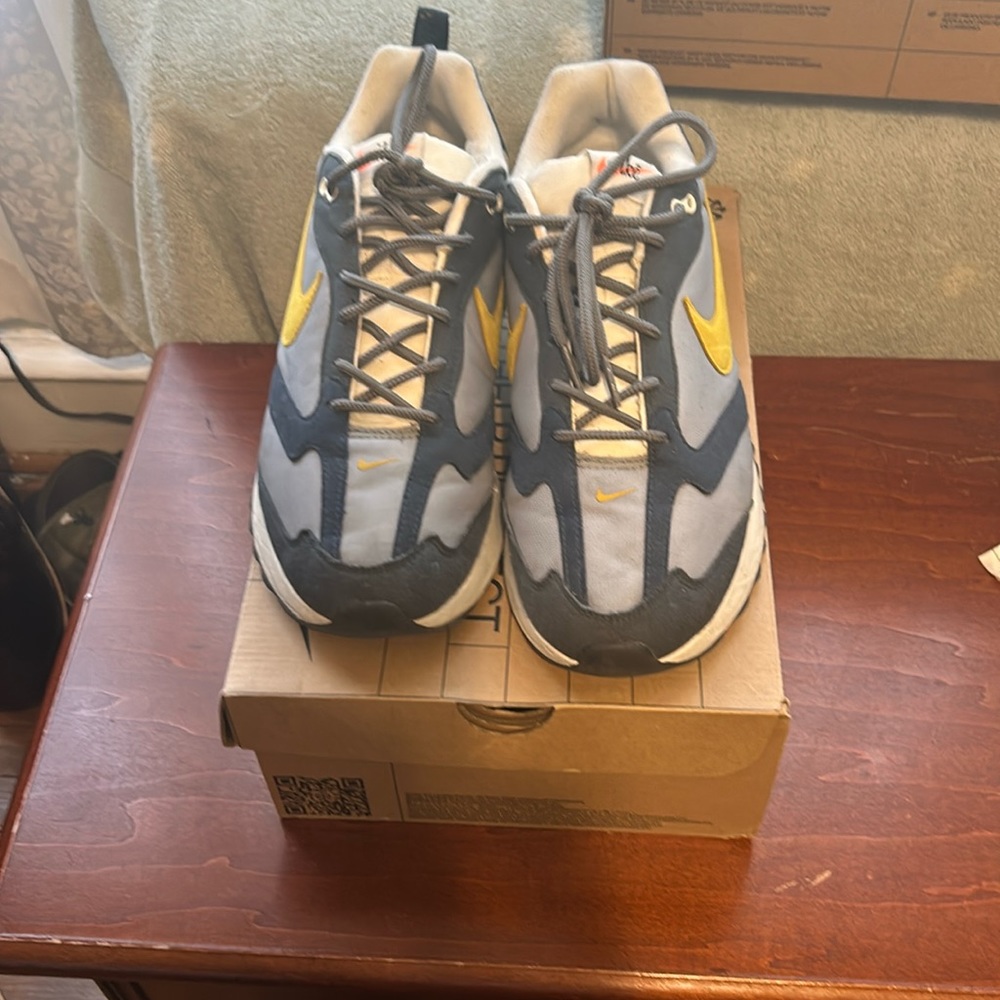 Men’s size 11 Nike sneakers